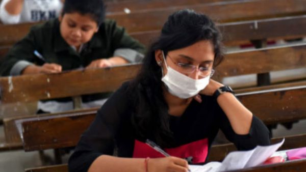 Hassan News: ಪಿಡಿಒ ಪರೀಕ್ಷಾರ್ಥಿಗಳ ತುಂಬು ತೋಳಿನ ಬಟ್ಟೆ ಕತ್ತರಿಸಿದ ಸಿಬ್ಬಂದಿ