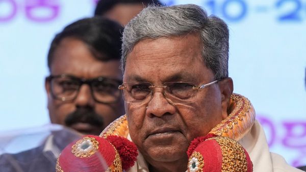 ಜೆಡಿಎಸ್ ಭದ್ರಕೋಟೆಯಲ್ಲಿ ಗುಡುಗಿ ಸಿದ್ದರಾಮಯ್ಯ: ಬೊಗಳೆ ಭಾಷಣಕಾರ ಎಂದ ಜೆಡಿಎಸ್!