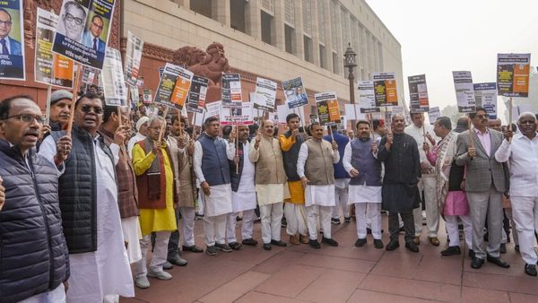 Parliment Session: ಸಂಸತ್‌ನಲ್ಲಿ ಕೋಲಾಹಲ; ಕಲಾಪ ಮುಂದೂಡಿಕೆ