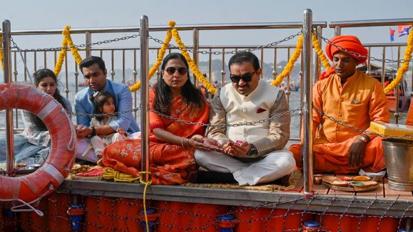 Gautam Adani: ಮಹಾ ಕುಂಭಮೇಳ: ತ್ರಿವೇಣಿ ಸಂಗಮದಲ್ಲಿ ಪ್ರಾರ್ಥನೆ ಸಲ್ಲಿಸಿದ ಗೌತಮ್ ಅದಾನಿ