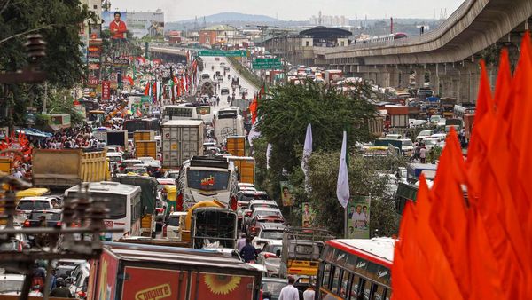 ಬೆಂಗಳೂರಿನ ಚಾಲಕರು ವರ್ಷಕ್ಕೆ ಎಷ್ಟು ಗಂಟೆ ಟ್ರಾಫಿಕ್‌ನಲ್ಲೇ ಕಳೆಯುತ್ತಾರೆ? ಇಲ್ಲಿದೆ ಅಚ್ಚರಿ ಉತ್ತರ