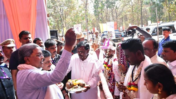 ಸರ್ವಧರ್ಮ ಸಾಮೂಹಿಕ ವಿವಾಹ ನೆರವೇರಿಸಿದ ಸಿಎಂ ಸಿದ್ದರಾಮಯ್ಯ