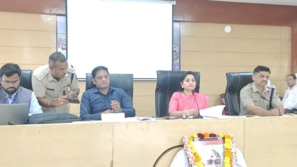 Microfinance: ಮೈಕ್ರೋ ಫೈನಾನ್ಸ್ ವಿರುದ್ಧ ಧಾರವಾಡ ಜಿಲ್ಲಾಡಳಿತದ ಸಮರ ಶುರು