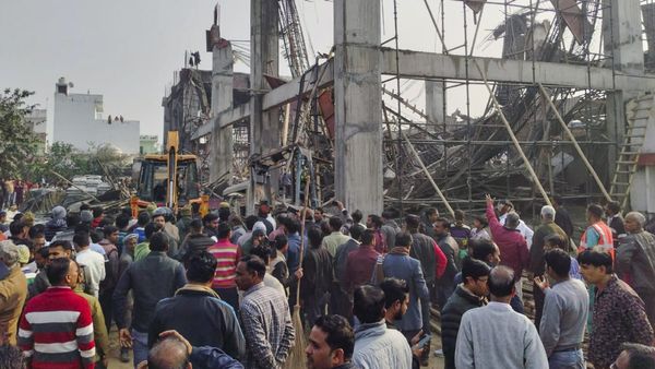 ಉತ್ತರ ಪ್ರದೇಶದಲ್ಲಿ ನಿರ್ಮಾಣ ಹಂತದ ರೈಲ್ವೆ ನಿಲ್ದಾಣ ಕುಸಿತ