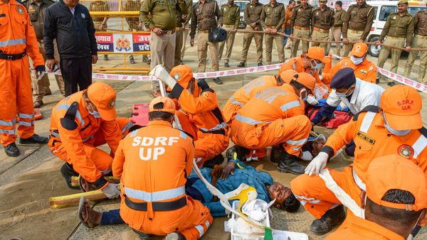 Maha Kumbh Mela 2025: ಪ್ರಯಾಗರಾಜ್‌ನಲ್ಲಿ ಭಕ್ತರ ಸುರಕ್ಷತೆಗಾಗಿ ಅಗ್ನಿಶಾಮಕ ರೋಬೋಟ್ ವ್ಯವಸ್ಥೆ