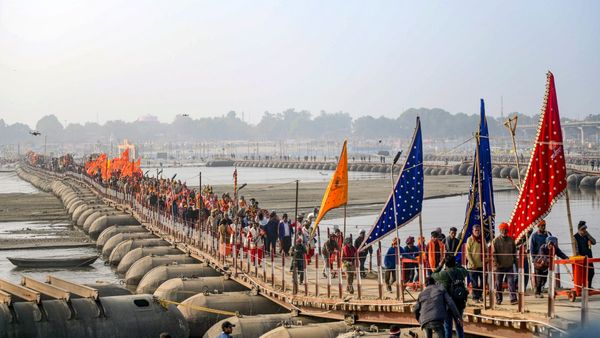Maha Kumbh Mela 2025: ಮಹಾ ಕುಂಭಮೇಳದ ಭಕ್ತರು ರೈಲ್ವೆ ಟಿಕೆಟ್‌ ಪಡೆಯುವ ಸುಲಭ ಮಾರ್ಗ ಇಲ್ಲಿದೆ 