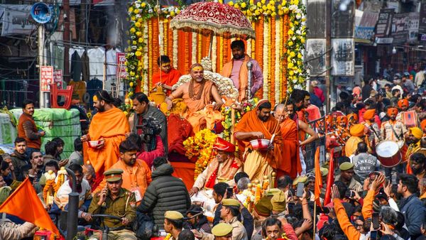 Maha Kumbh Mela 2025: ಮಹಾ ಕುಂಭಮೇಳಕ್ಕೆ ಆಗಮಿಸುವ ಬಾಲಿವುಡ್‌ ಸ್ಟಾರ್‌ಗಳು ಯಾರ್ಯಾರು?