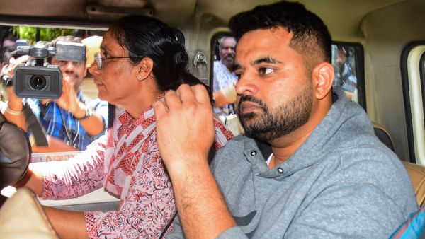 Prajwal Revanna: ಪ್ರಜ್ವಲ್ ರೇವಣ್ಣಗೆ ಹೈಕೋರ್ಟ್‌ನಿಂದ ರಿಲೀಫ್, ಏನದು