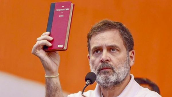 ಯಮುನಾ ನದಿ ನೀರು ಕುಡಿತಿರಾ!: ಅರವಿಂದ್ ಕೇಜ್ರಿವಾಲ್‌ಗೆ 'ರಾಗಾ' ಸವಾಲ್, ಪ್ರಧಾನಿ ವಿರುದ್ಧ ವಾಗ್ದಾಳಿ