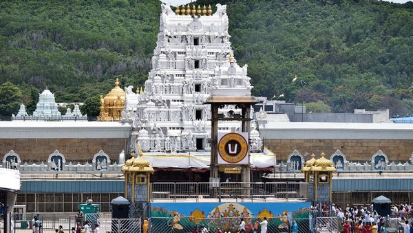 Tirumala: ಶ್ರೀವಾರಿ ಭಕ್ತರಿಗೆ ಪ್ರಮುಖ ಸೂಚನೆ: ಈ 3 ದಿನಗಳ ಕಾಲ ಸರ್ವದರ್ಶನ ಟೋಕನ್‌ ವಿತರಣೆ ರದ್ದು