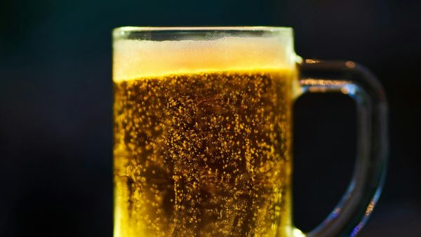 Beer: ಮಹಾತ್ಮ ಗಾಂಧೀಜಿ ಹೆಸರಲ್ಲಿ ಬಿಯರ್‌, ವಿಡಿಯೋ ವೈರಲ್: ಆಕ್ಷೇಪ