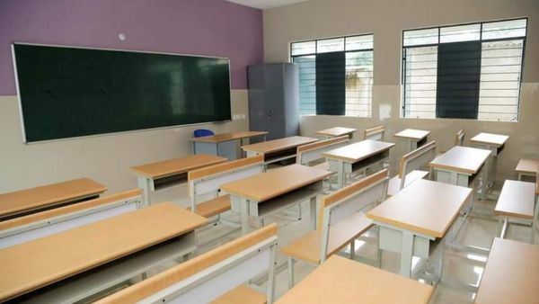 ಚಿಕ್ಕಮಗಳೂರು: ಸರ್ಕಾರಿ ಶಾಲೆಗೆ 2 ಕೋಟಿ ದಾನ ನೀಡಿ, ಮಗನನ್ನು ಸೇರಿಸಿದ ಕಾಫಿ ಉದ್ಯಮಿ