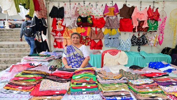 Mysuru: ಮೈಸೂರಿನ ಅರ್ಬನ್ ಹಾತ್‌ನಲ್ಲಿ ಹಸ್ತ ಶಿಲ್ಪಪ್ರದರ್ಶನ: ಏನಿದರ ವಿಶೇಷತೆ?