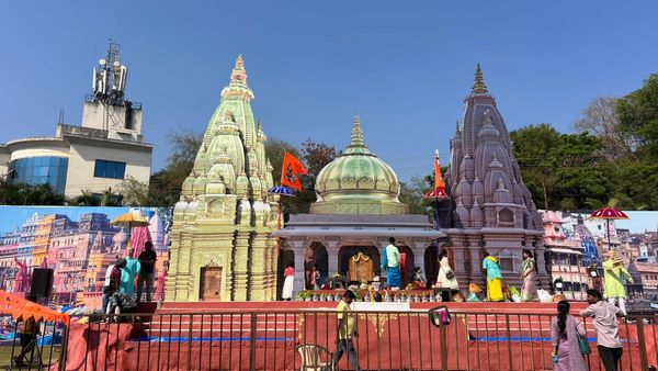 Shivaratri: ಕಾಶಿ ವಿಶ್ವನಾಥ ಮಾದರಿಯ ಶಿವಲಿಂಗಕ್ಕೆ ಮನಸೋತ ಭಕ್ತರು, ಕೇಂದ್ರ ಸಚಿವರಿಂದ ವಿಶೇಷ ಪೂಜೆ