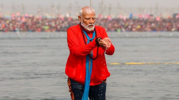 Maha Kumbh Mela 2025: ತ್ರಿವೇಣಿ ಸಂಗಮದಲ್ಲಿ ನರೇಂದ್ರ ಮೋದಿ ಪವಿತ್ರ ಸ್ನಾನ