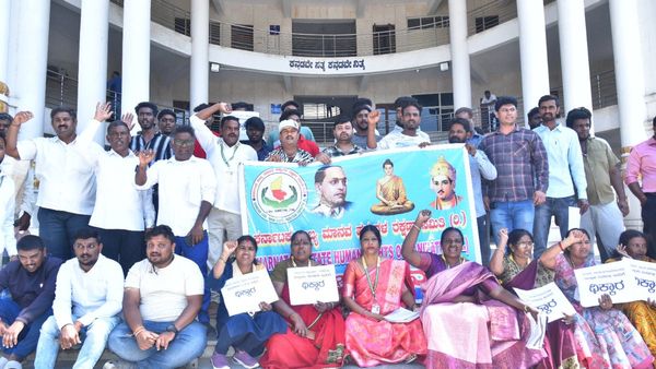 ಚಾಮುಂಡಿ ಬೆಟ್ಟದ ಪಿಡಿಒ ವಿರುದ್ಧ ಮಾನವ ಹಕ್ಕುಗಳ ರಕ್ಷಣಾ ಸಮಿತಿ ಪ್ರತಿಭಟನೆ