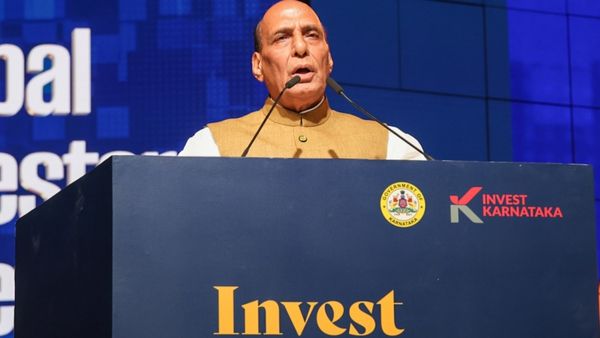 ಕರ್ನಾಟಕಕ್ಕೆ ಉದ್ಯಮ ಬಂದ್ರೆ ಯುಪಿ, ಬಿಹಾರಿಗಳಿಗೆ ಉದ್ಯೋಗ: ರಾಜನಾಥ್‌ ಸಿಂಗ್‌ ಹೇಳಿಕೆಗೆ ಕನ್ನಡಿಗರ ವಿರೋಧ