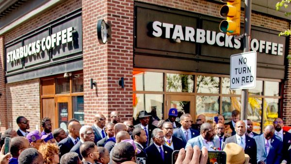 Starbucks: ಉದ್ಯೋಗ ಕಡಿತ ಘೋಷಣೆ ಮಾಡಿದ ಸ್ಟಾರ್ ಬಕ್ಸ್