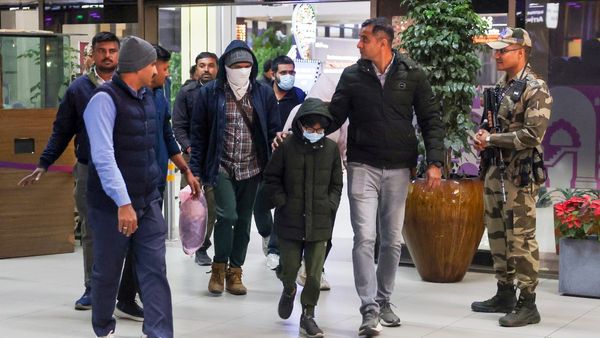 ʼಭಾರತೀಯರನ್ನು ಅಮಾನವೀಯವಾಗಿ ನಡೆಸಿಕೊಂಡ ಟ್ರಂಪ್ʼ