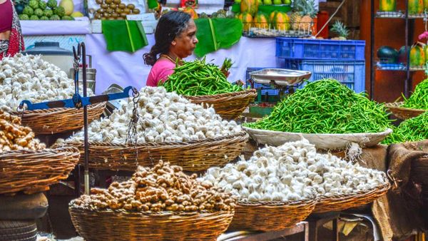 ಚೀನಾದಿಂದ ಸಂಕಷ್ಟ: ಕರ್ನಾಟಕದಲ್ಲಿ ಕುಸಿದ ಜವಾರಿ ಬೆಳ್ಳುಳ್ಳಿ ಬೆಲೆ!