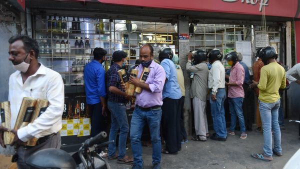 Liquor: ಮದ್ಯಪ್ರಿಯರಿಗೆ ಕಿಕ್ಕೇರಿಸೋ ಸುದ್ದಿ: ಎಲ್ಲ ಎಣ್ಣೆ ಬ್ರ್ಯಾಂಡ್‌ ಮೇಲೆ ಶೇ 50ರಷ್ಟು ಡಿಸ್ಕೌಂಟ್‌, ಎಲ್ಲಿ ಈ ಆಫರ್‌?