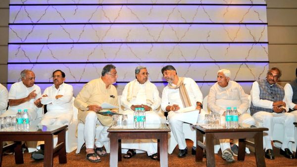 Congress Party: ಶಾಸಕಾಂಗ ಪಕ್ಷದ ಸಭೆಯಲ್ಲಿ ಕಿತ್ತಾಡಿಕೊಂಡ ಕಾಂಗ್ರೆಸ್‌ ಪ್ರಭಾವಿ ಸಚಿವರು, ಯಾವ ವಿಚಾರಕ್ಕೆ?