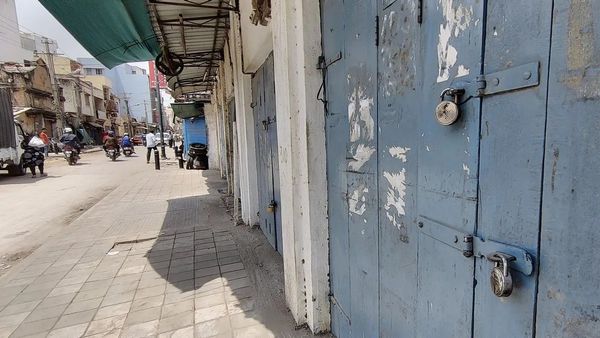 Karnataka Bandh: ಮೆಜೆಸ್ಟಿಕ್, ಸ್ಯಾಟಲೈಟ್‌ನಲ್ಲಿ ಜನಸಂದಣಿ ಇಳಿಕೆ- ಮೈಸೂರಿನಲ್ಲಿ ಪ್ರತಿಭಟನಾಕಾರರು ಖಾಕಿ ವಶ