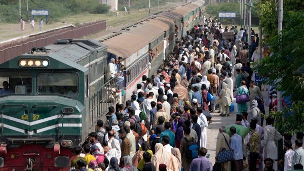 ಪಾಕಿಸ್ತಾನ: 9 ಬೋಗಿಯ ರೈಲು ಹೈಜಾಕ್, ಒತ್ತೆಯಾಳಾದ 100ಕ್ಕೂ ಅಧಿಕ ಜನರು