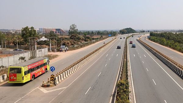 Property: ರಿಯಲ್ ಎಸ್ಟೇಟ್‌ನಲ್ಲಿ ವೇಗವಾಗಿ ಬೆಳೆಯುತ್ತಿದೆ ಬೆಂಗಳೂರಿನ ಈ ಪ್ರದೇಶ, ಎಷ್ಟಿದೆ ಇಲ್ಲಿನ ಭೂಮಿ ಬೆಲೆ?