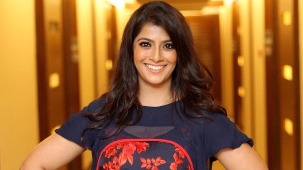 Varalaxmi Sarathkumar: ಐದಾರು ಜನರಿಂದ ನನ್ನ ಮೇಲೆ ಲೈಂಗಿಕ ದೌರ್ಜನ್ಯ: ಕಣ್ಣೀರಿಟ್ಟ 'ಮಾಣಿಕ್ಯ' ನಟಿ