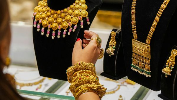 Gold Price Today: ಅಕ್ಷಯ ತೃತೀಯಕ್ಕೆ ಕೈಯಲ್ಲಿ ಇಷ್ಟು ಲಕ್ಷ ಇದ್ದರಷ್ಟೇ ಸಿಗುತ್ತೆ ಚಿನ್ನ! ಎಷ್ಟಿದೆ ಇಂದಿನ ದರ?