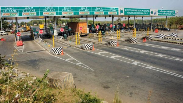 Bengaluru Airport Toll: ಕೇಂಪೇಗೌಡ ಏರ್‌ಪೋರ್ಟ್‌ ಟೋಲ್‌ ದರ ದಿಢೀರ್‌ ಹೆಚ್ಚಳ