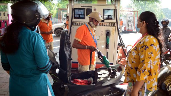 Petrol-Diesel Price: ಪೆಟ್ರೋಲ್, ಡೀಸೆಲ್ ಮೇಲೆ ₹2 ಅಬಕಾರಿ ಸುಂಕ ಹೆಚ್ಚಿಸಿದ ಕೇಂದ್ರ