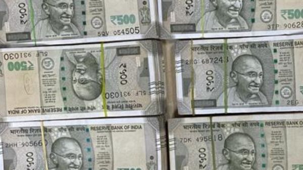 ದಾಂಡೇಲಿಯ ಮನೆಯಲ್ಲಿ 14 ಕೋಟಿ ರೂ. ಮೌಲ್ಯದ ನೋಟುಗಳು ಪತ್ತೆ, ಪೊಲೀಸರಿಗೆ ಅಚ್ಚರಿ