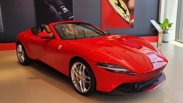 Ferrari Bengaluru: ಬೆಂಗಳೂರಿನಲ್ಲಿರೋ ಫೆರಾರಿ ಶೋರೂಂನ ತಿಂಗಳ ಬಾಡಿಗೆ ಕೇಳಿದ್ರೆ ಶಾಕ್‌ ಆಗ್ತೀರಿ!