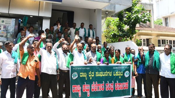 ಮೈಸೂರಿನಲ್ಲಿ ವಿನೂತನ ವಿಶ್ವ ಭೂಮಿ ದಿನ ಆಚರಣೆ: ಮರಗಳಿಗೆ ಬಂಧ ಮುಕ್ತ