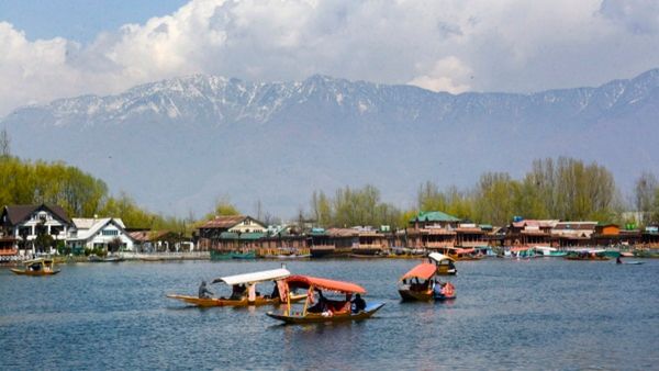 ಜಮ್ಮು-ಕಾಶ್ಮೀರದಲ್ಲಿ ನಿಷೇಧಗೊಂಡ 50 ಪ್ರವಾಸಿ ತಾಣಗಳ ಪಟ್ಟಿ ಇಲ್ಲಿದೆ: Indo Pak Border