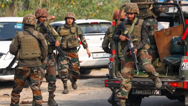 ಗಡಿಯಲ್ಲಿ ಮತ್ತೆ ಬಾಲ ಬಿಚ್ಚಿದ ಪಾಕ್‌, ಗುಂಡು ಹಾರಿಸಿ ಅಟ್ಟಹಾಸ