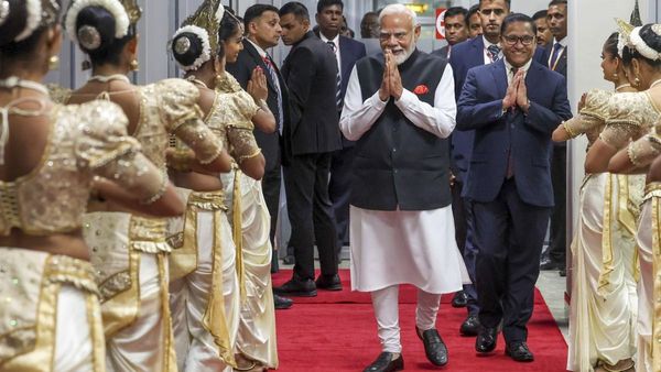 Narendra Modi: ಕೊಲಂಬೊ ತಲುಪಿದ ಪ್ರಧಾನಿ ನರೇಂದ್ರ ಮೋದಿಗೆ ಅದ್ದೂರಿ ಸ್ವಾಗತ