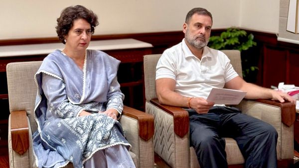 Pahalgam Terror Attack: ಪ್ರಿಯಾಂಕಾ ಗಾಂಧಿ & ರಾಹುಲ್‌ ಗಾಂಧಿ ಹೇಳಿದ್ದೇನು ? ನೆಟ್ಟಿಗರು ಬ್ಯಾಗ್‌ ಎಲ್ಲಿ ಎಂದಿದ್ಯಾಕೆ ?!