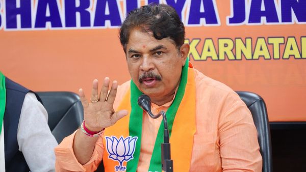 'ಜನರ ಮೇಲೆ ₹70,000 ಕೋಟಿ ತೆರಿಗೆ ಹೇರಿಕೆ: ದೆಹಲಿಯಂತೆ ಕರ್ನಾಟಕದಲ್ಲೂ ಬೃಹತ್ ಅಬಕಾರಿ ಹಗರಣ'