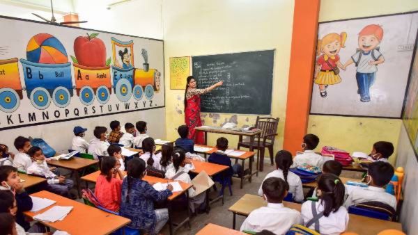 School Fee Hike: ಶಾಲಾ & ಕಾಲೇಜ್‌ ಫೀಸ್ ಈ ವರ್ಷದಿಂದ ಈ ಕಾರಣಕ್ಕೆ ಇನ್ನಷ್ಟು ದುಬಾರಿ!