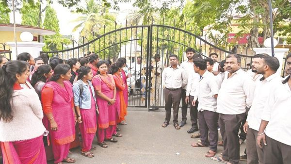 ಮೈಸೂರಿನ ಸಿಲ್ಕ್ ಫ್ಯಾಕ್ಟರಿ ಗುತ್ತಿಗೆ ನೌಕರರು ಆತಂಕಗೊಂಡಿದ್ದೇಕೆ?