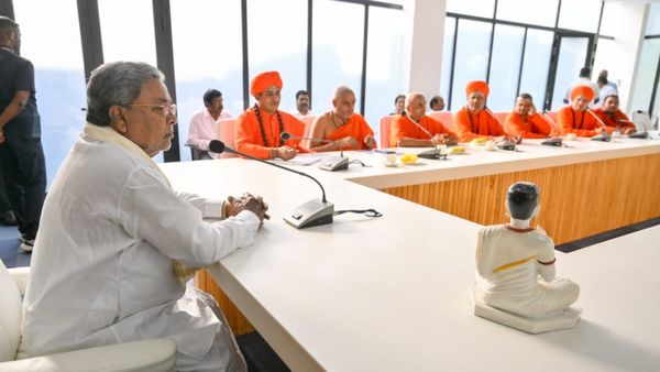 ದಲಿತ-ಹಿಂದುಳಿದ ಮಠಗಳಿಗೆ ಅನುದಾನ, ಚಿತ್ರದುರ್ಗದಲ್ಲಿ ಗುರುಕುಲಕ್ಕೆ ಜಾಗ: ಸಿಎಂ ಭರವಸೆ