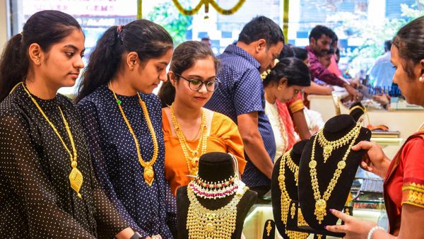 Gold Price Hike: ಮತ್ತೆ ಭಾರೀ ದುಬಾರಿ ಆಯ್ತು ಚಿನ್ನ-ಬೆಳ್ಳಿ, ಎಷ್ಟಿದೆ ಇಂದಿನ ದರ?
