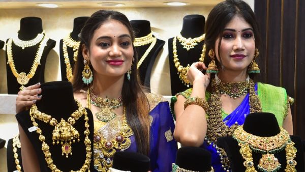 Gold Price on May 27th: ಚಿನ್ನಾಭರಣ ಪ್ರಿಯರಿಗೆ ಮತ್ತೆ ಶಾಕ್ ಕೊಟ್ಟ ಬಂಗಾರ ದರ, ಇಂದಿನ ಚಿನ್ನ& ಬೆಳ್ಳಿ ಬೆಲೆ