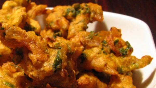 Onion Pakoda Recipe: ಈ ಮಳೆಗೆ ಗರಿಗರಿ ಈರುಳ್ಳಿ ಪಕೋಡ, ರುಚಿಯಾದ ಚಟ್ನಿ ತಿನ್ನದಿದ್ದರೇನು ಮಜಾ ?!