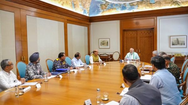 ಕದನ ವಿರಾಮದ ಬೆನ್ನಲ್ಲೇ ಉನ್ನತ ಮಟ್ಟದ ಸಭೆ ನಡೆಸಿದ ಮೋದಿ, ಚರ್ಚೆಯಾಗಿದ್ದೇನು?