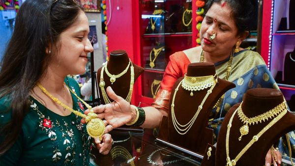 Gold Price: ಚಿನ್ನ ದುಬಾರಿಯೋ, ಅಗ್ಗವೋ? ನಿನ್ನೆಗಿಂತ ಇಂದಿನ ದರ ಎಷ್ಟಿದೆ?