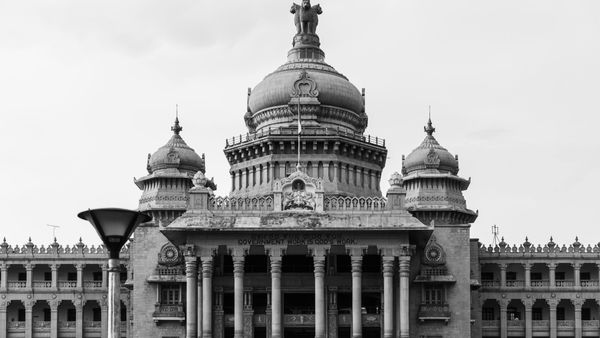 ಜನ ಕೇಳಿದ್ದಕ್ಕೆ ಪೊಲೀಸ್‌ ಅಧಿಕಾರಿಗಳ ವರ್ಗಾವಣೆ ಎಂದ ಸರ್ಕಾರ!